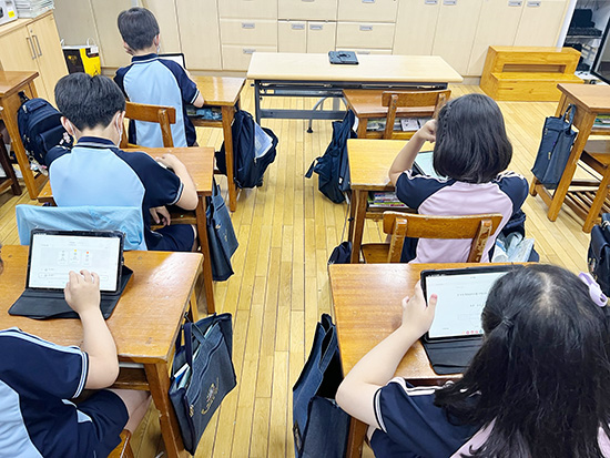 학교에 전자칠판 지원 등 스마트 교육환경 지원 팔 걷어!